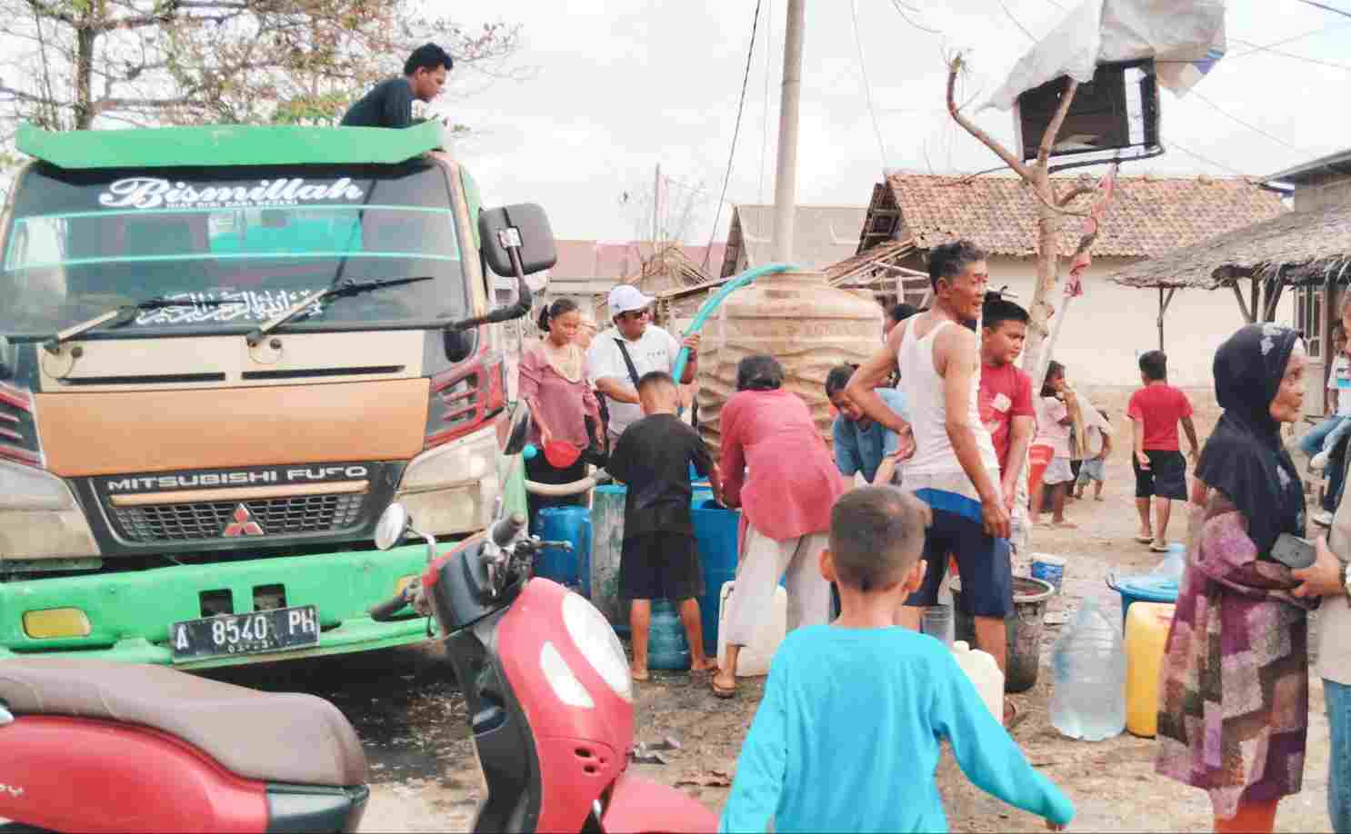 Krisis Air Akibat Kemarau, Warga di Lebak Dapat Bantuan Air Bersih dari CSR Pandawa Teknologi